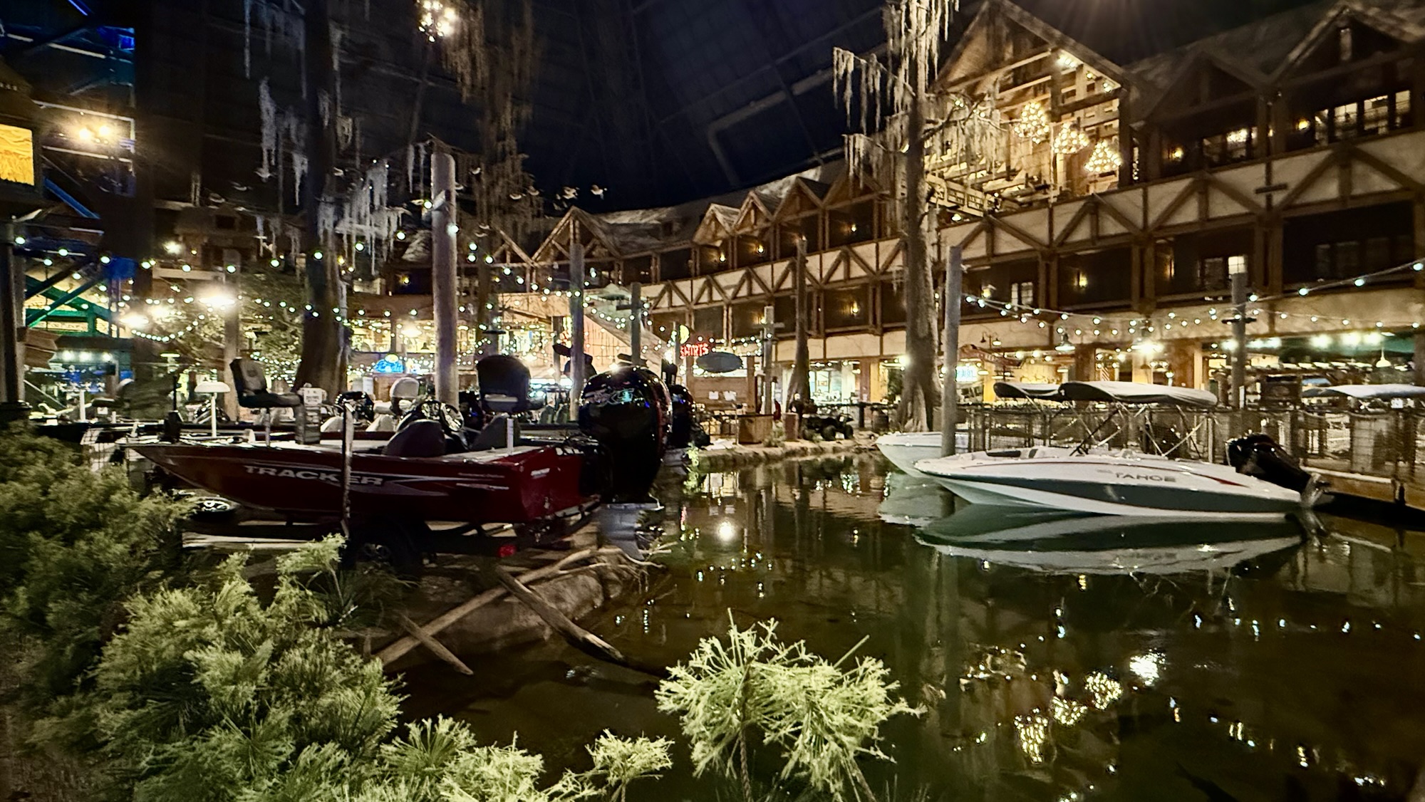Mississippi Ahoi: Wie ich bei Tim Allens Outdoor Man (oder war’s doch Bass Pro?) fast ein Boot gekauft hätte